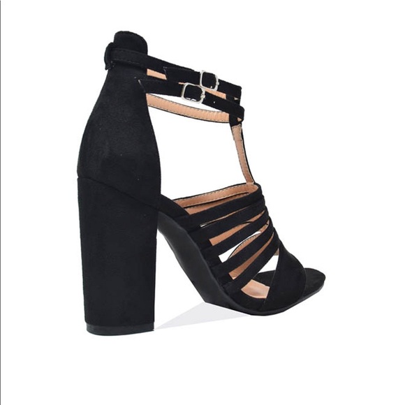 ⭐️ Black Gladiator Sandal - Women - Picture 2 of 4